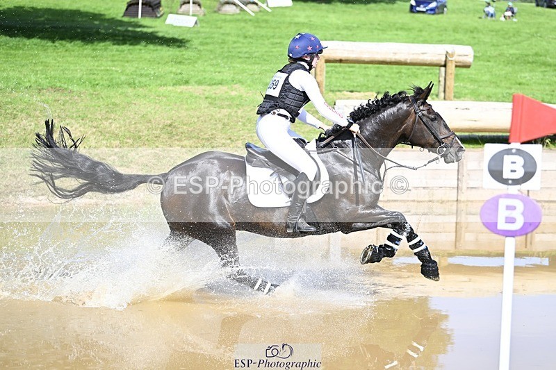 240803-161811-09917 - 269-Lauren_Dawson-BLAKNEYS_DAISY