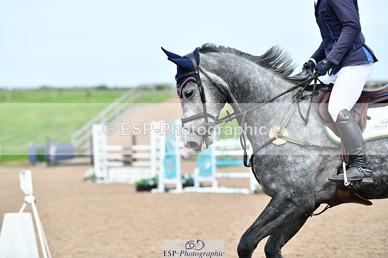 240915A-165150-11128 - Cls 30 Snr Foxhunter