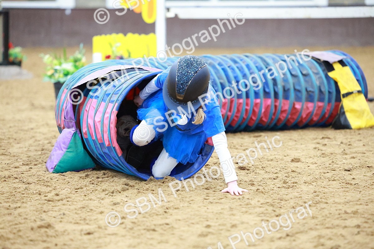 SBM_002143 - Class 3 - Horse & Hound (60cm)