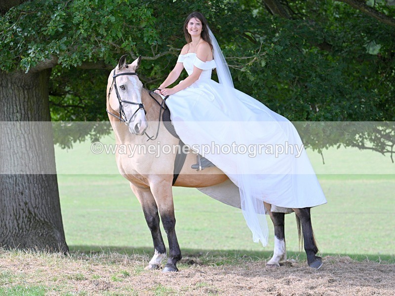 WJ7_5238-001 - Zoe & Fred Wedding Dress Shoot 09-08-25