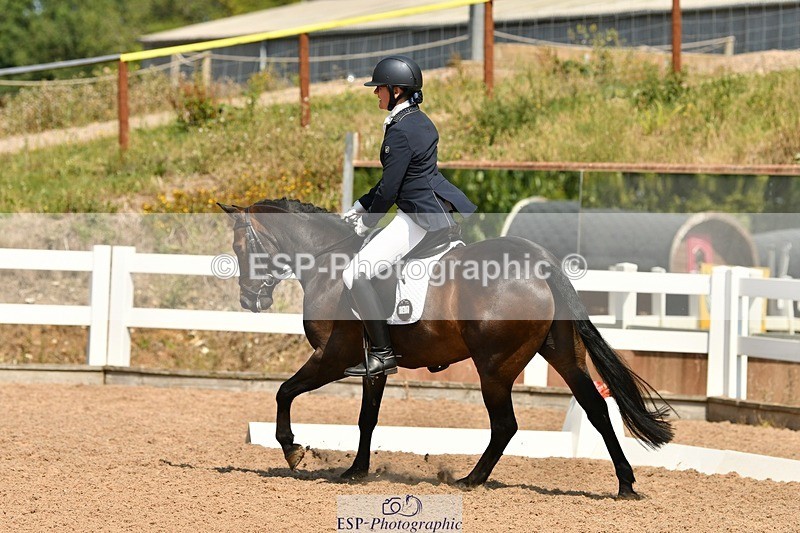 250817-132615-09948 - 090-Sarah.GoddardSaris.Fingers.Crossed