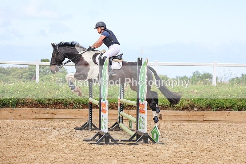 3E7A3070 - Class 4: Senior British Novice/90cm open