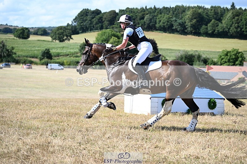 250803A-163053-17009 - Q-758-Caroline.Hutchens-CLOGORROWS.SOCKY