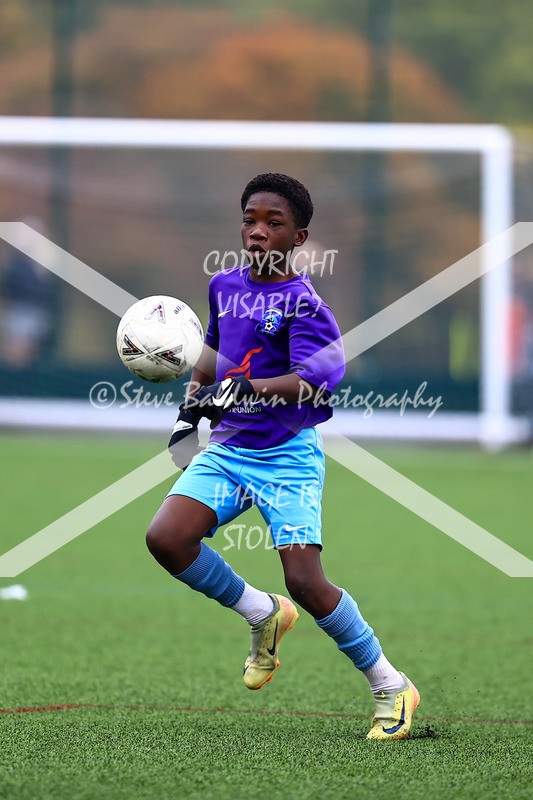 1DX30391 - 2025-10-12 FC Abbey Meads U14 Orange V Kingsdown Lions U14