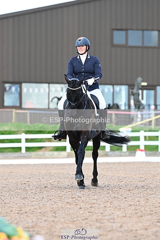 240218A-151321-09031 - 193-SARAH.RIDD-FIRST.KISS