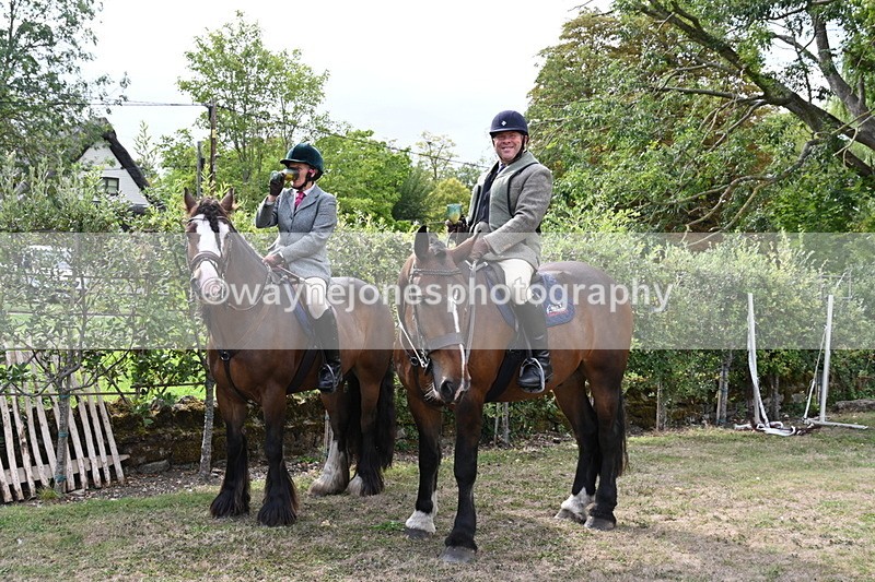 WJ6_3435 - Berks & Bucks - The Old farmhouse - Hound Exercise 20-08-25