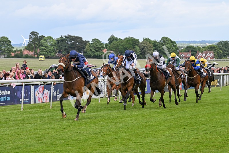 290524-Race 2-Powdering-5666 - Race 2