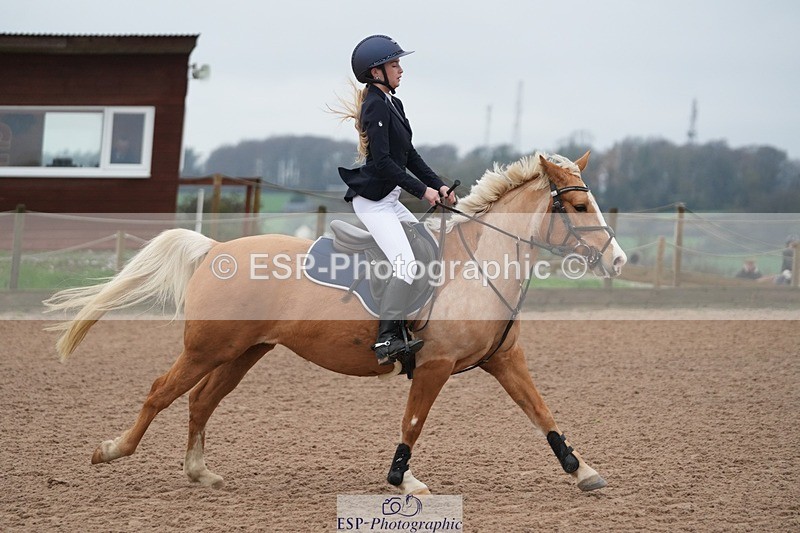 251116-094826-01416 - Cls 18 Clear Round 50cm
