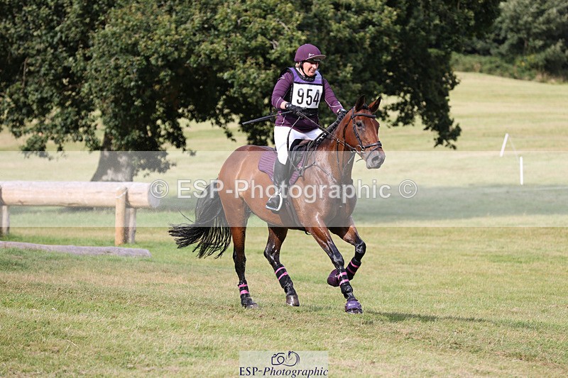 240825X-170716-37859 - 80cm XC 16.30 to 17.30