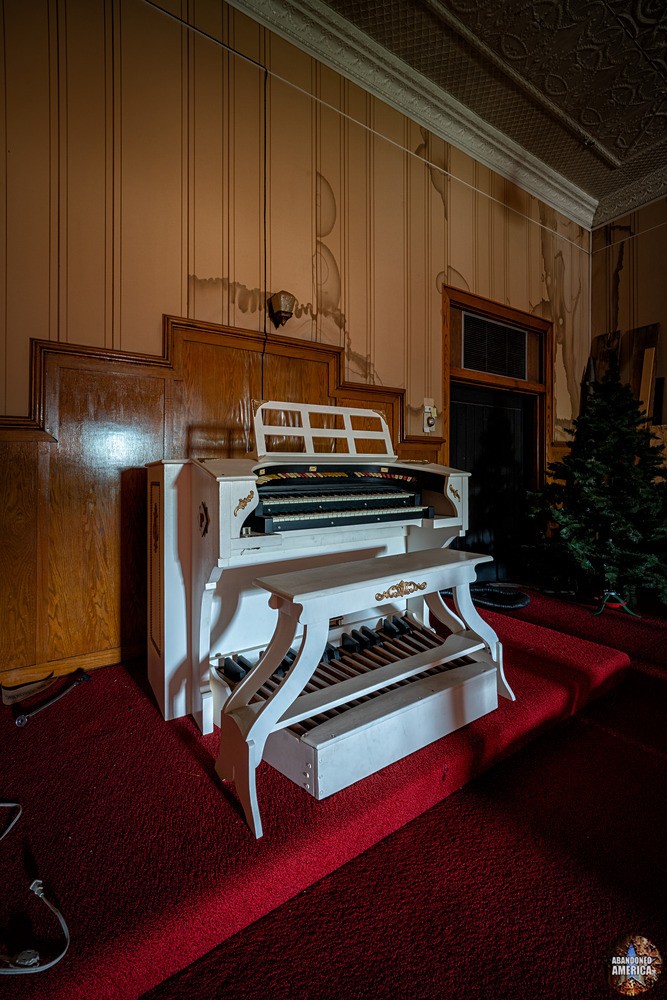 Fancy Organ | Abandoned Odd Fellows Lodge, Brownsville, PA - Brownsville, PA