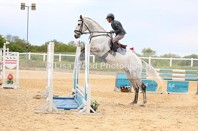 3E7A9503 - Class 8: Senior Newcomers/1.10m open