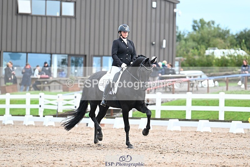 250907-111839-07177 - 003-Helen.JamesDecadent