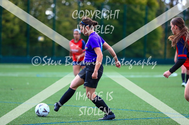 1DX20415 - 2025-10-05 FC Abbey Meads Ladies V Purton  Kingsdown FC Ladies