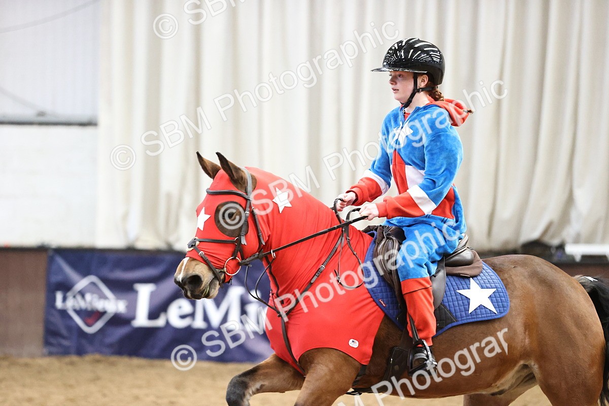 SBM_001604 - Class 3 - Horse & Hound 60cm