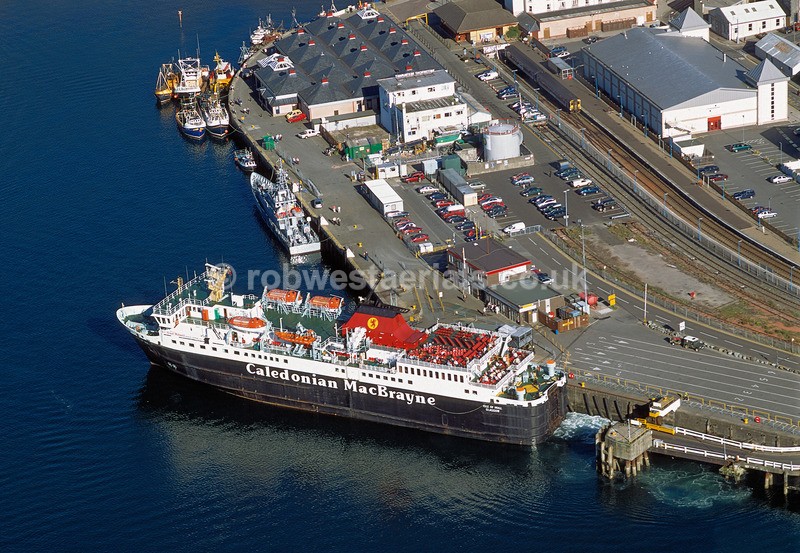 A00391A Oban South Quay ferry terminal in 2002 - Settlements, infrastructure and attractions