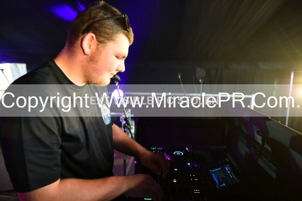 SH4_9918 - Tj the DJ