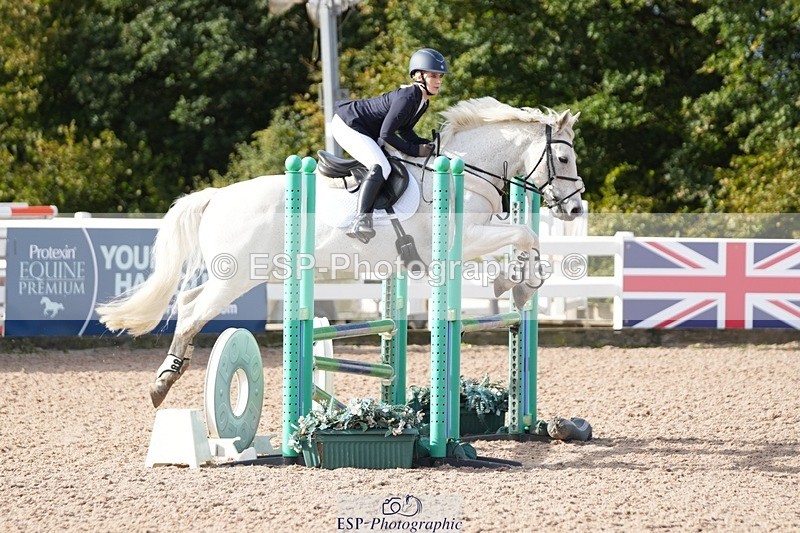 251005-102546-02540 - Cls 22 British Novice and 90cm