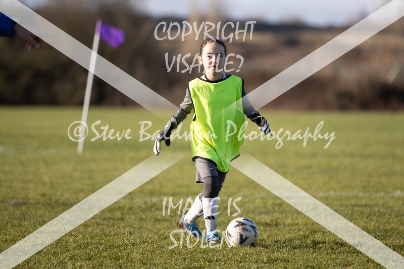 1DX30421 - 2026-01-17 FC Abbey Meads U9 Purple Girls V Develop FC U9 Girls