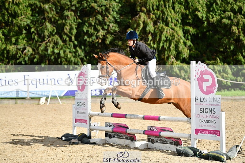 251004A-144830-01533 - Classes 8 & 9 70cm