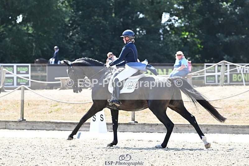 250810A-140037-07185 - 070-Abbie.NewburySeagry.Firstamour