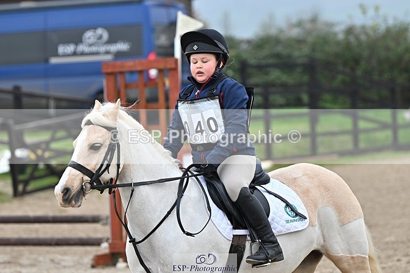 241110-101248-00216 - 40cm Showjumping