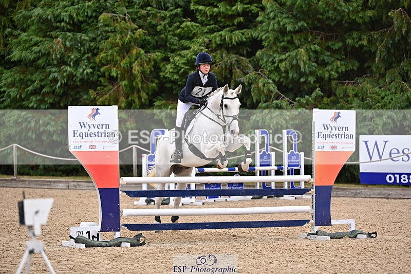 250802A-111008-02433 - A-021-Issy.Baldock-FREDDIE