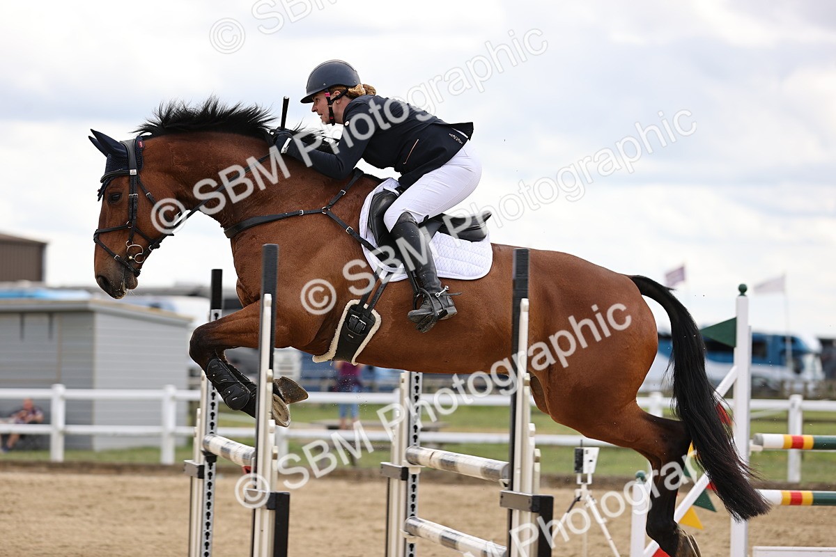 SBM_003469 - Class 11 - Senior Newcomers - 1.10m