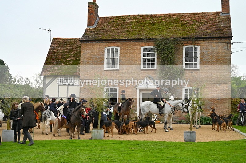 WJ7_6200 - Berks & Bucks - Children's Meet - The Old Farmhouse – Steventon.
