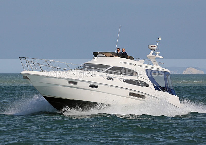 130526 HOKULIA SEALINE F37 WT7A6500 - Flybridge Cruisers