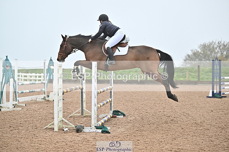 241103A-110000-06832 - SUN Cls 18 British Novice and 90cm Open