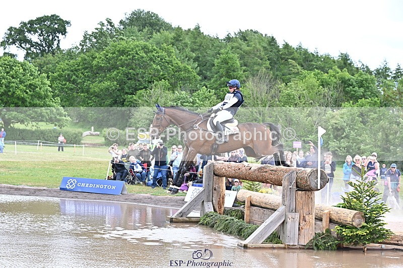 250525A-133251-16257 - D-451-Laura.Collett-DRUMGIVEN.MR.CHARISMA