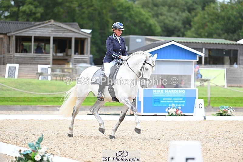 230813-173053-08671 - Cls 14 Medium Silver 16.45 to End