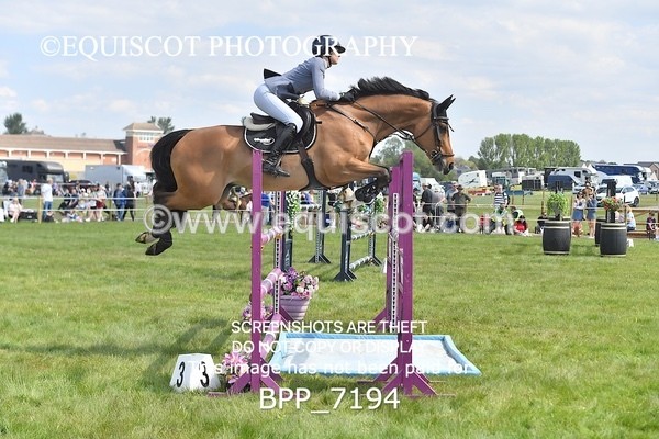 BPP_7194 - CLASS 3 Andrew Hamilton Coach, RHS Foxhunter Championship Qualifier