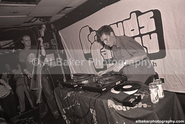 07 fingathing - Friends & Family @ the-roadhouse 18.11.00