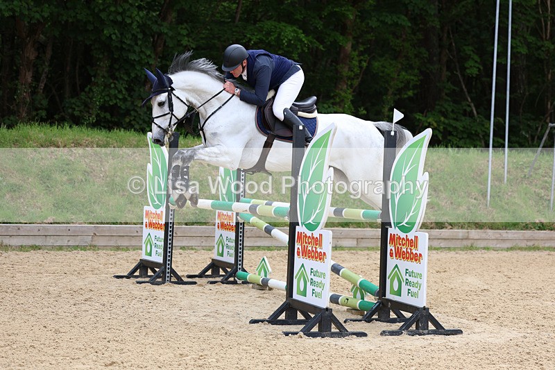 3E7A9399 - Class 8: Senior Newcomers/1.10m open