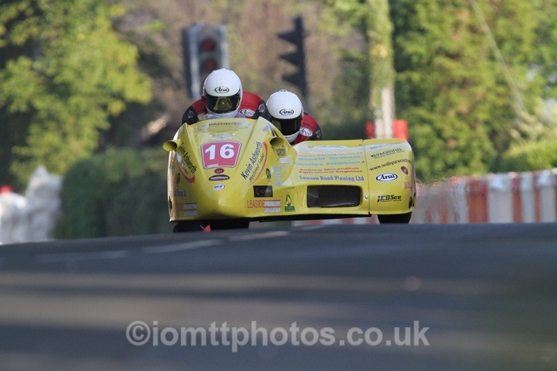 IMG_5484 - Thursday Practice - TT 2013 Side Car