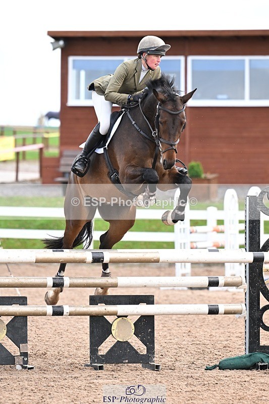 251022-124708-00426 - Cls 4 Snr Newcomers 1.10m