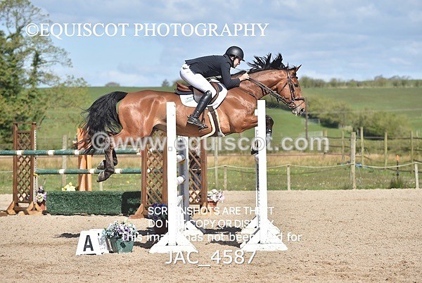 JAC_4587 - CLASS 11 SAT Andrew Hamilton Coach, RHS Foxhunter Championship Qualifier
