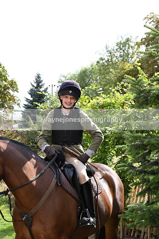 WJ6_3275 - Berks & Bucks - The Old farmhouse - Hound Exercise 20-08-25
