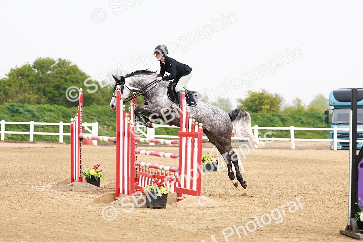  - Class 19 - Senior Foxhunter - 1.20m