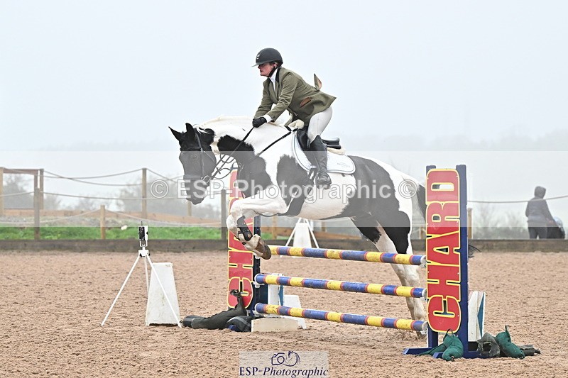 241103A-104816-06760 - SUN Cls 18 British Novice and 90cm Open