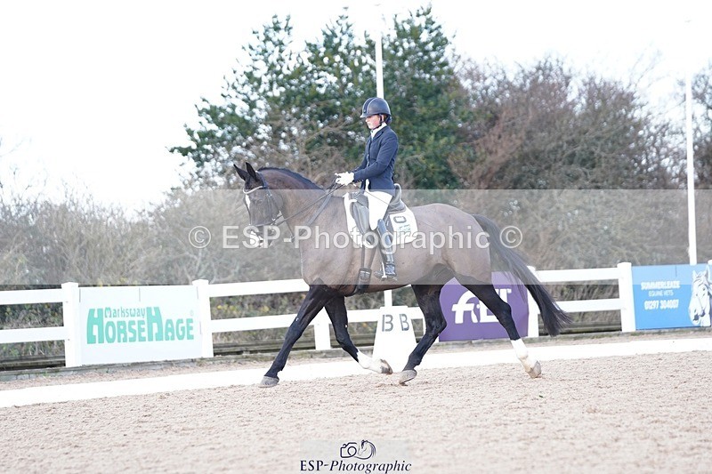 241214-125756-00544 - 144-Natasha.Rumble-Week.Orchard.Leo