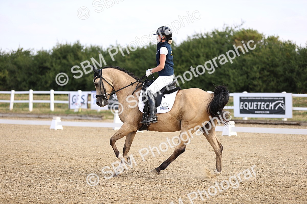 SBM_008545 - Novice 5 - 08.30-9.33