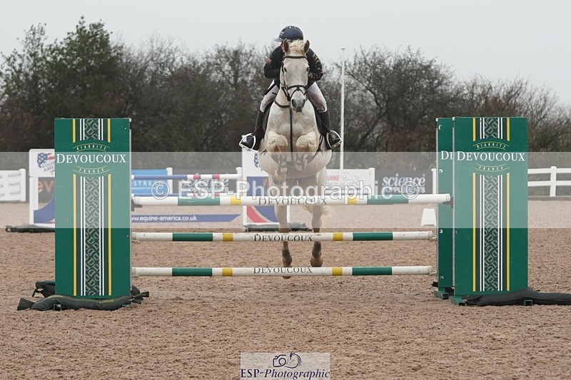 251207-120037-01927 - Cls 20 Snr Newcomers and 1.10m