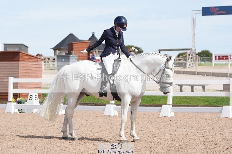 250906-140012-03838 - 067-Laura.PercyConobola.Cascade