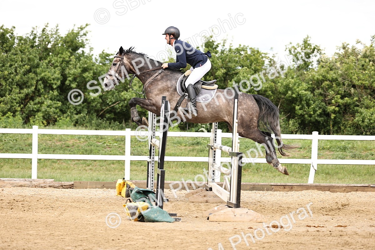 SBM_003194 - Class 11 - Senior Newcomers - 1.10m