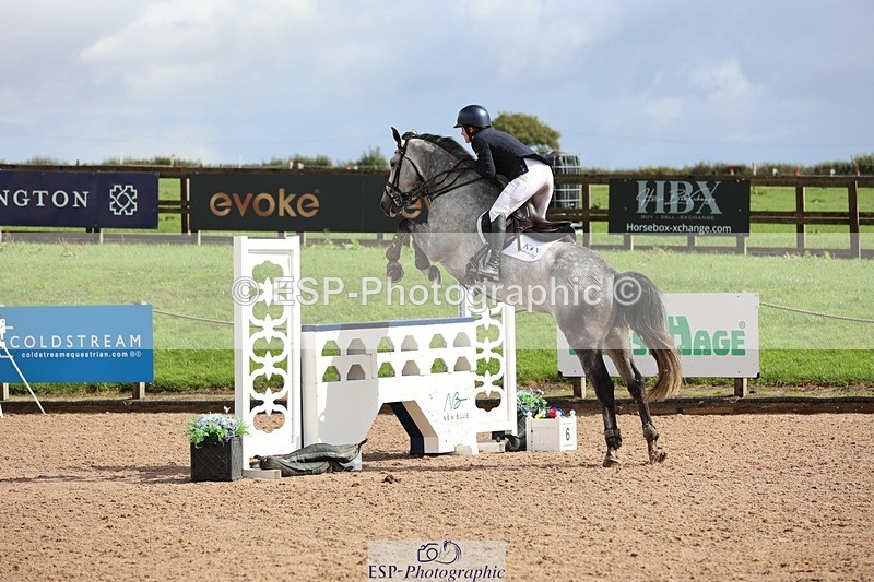 250911-122038-01419 - Cls 3 Snr Foxhunter