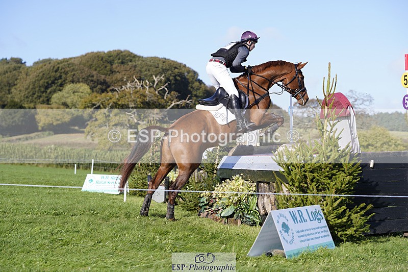 241025-112108-06237 - 017-Louis.Pern-CLASSICTOP.MISS.VIVIENNE