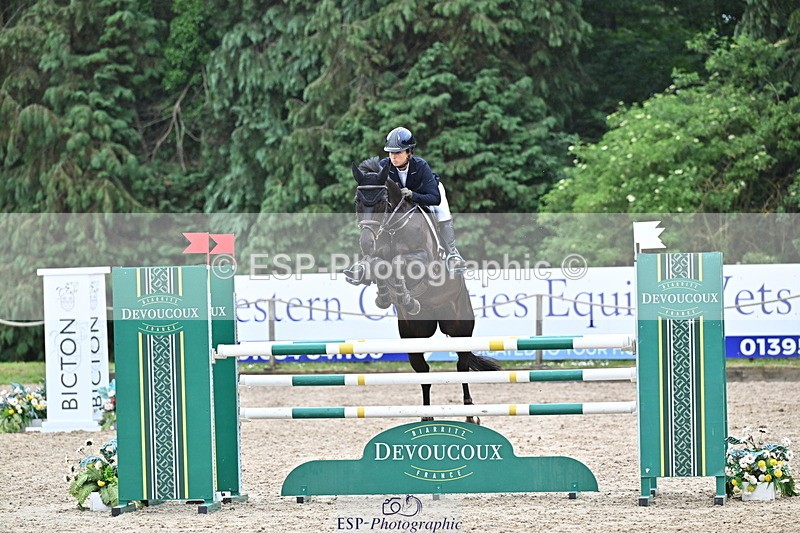 250524A-131117-11283 - D-409-Kirsty.Chabert-HERALDIKS.GIRL.OPPOSITION