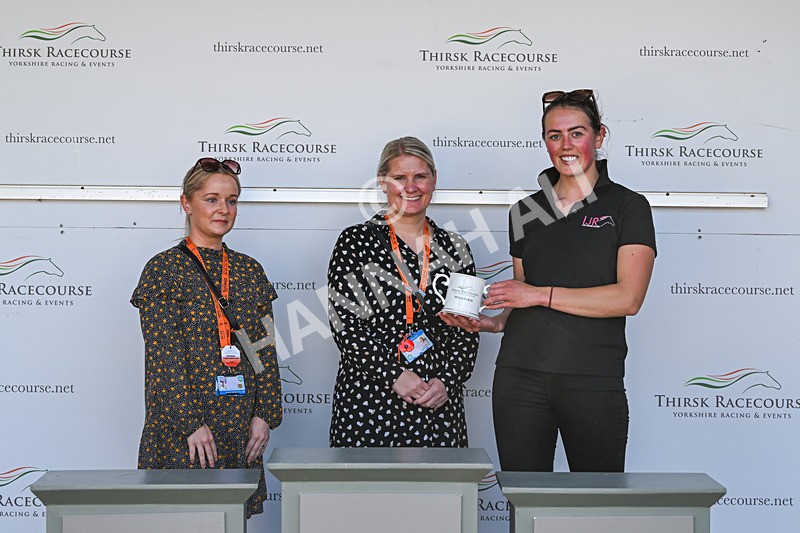 160924-Race 1-Susiesparkle-2595 - Race 1